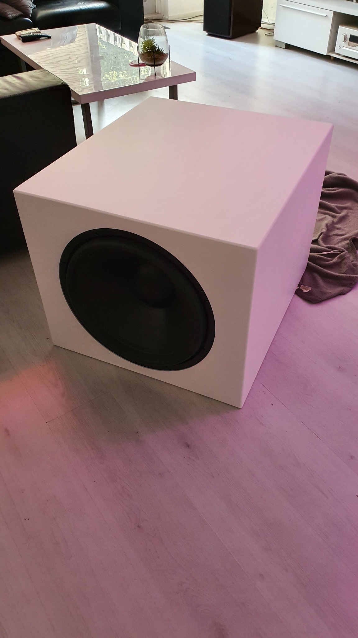 Compacte kast tijdens afwerking