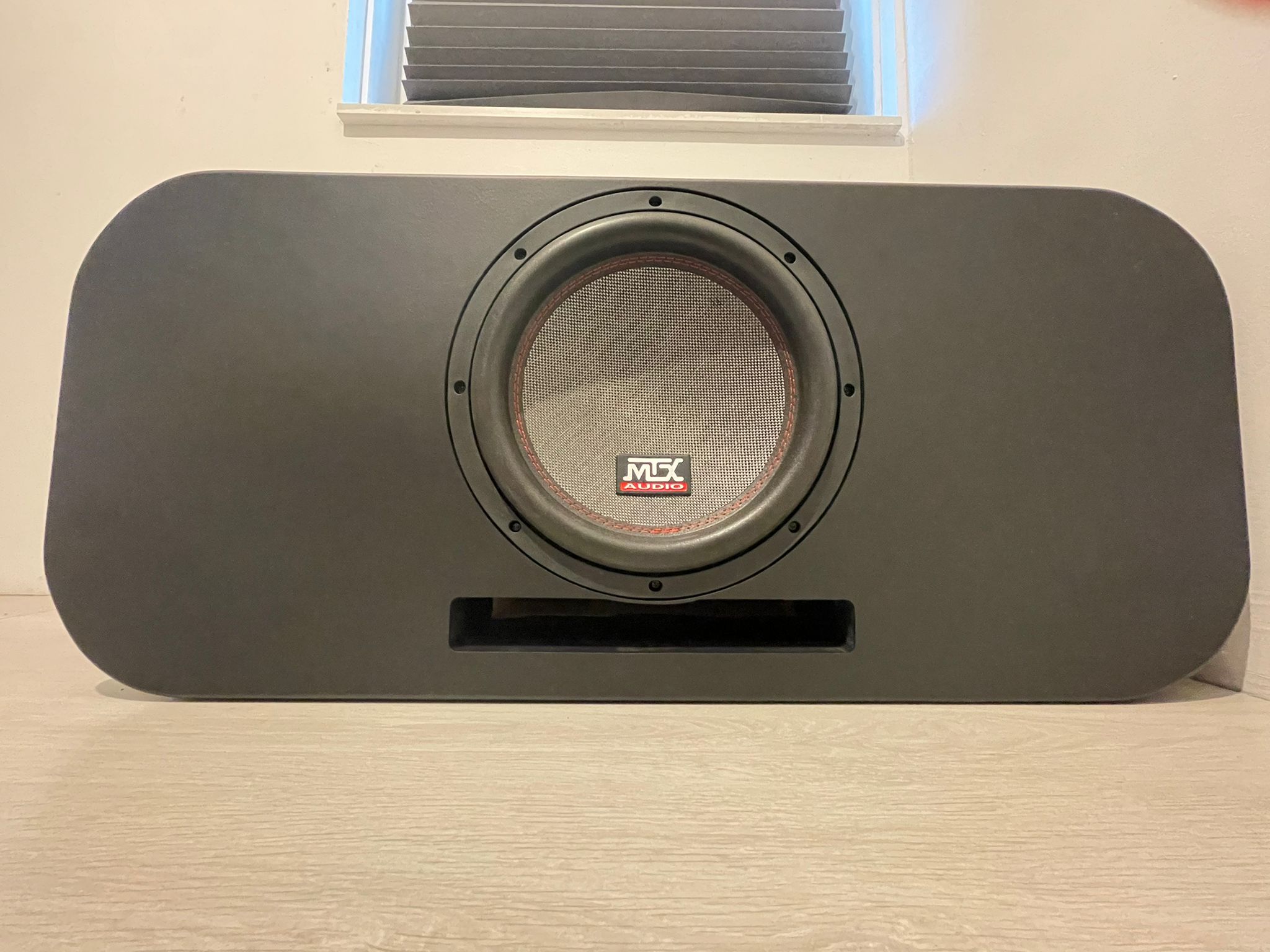Afgeronde compacte behuizing