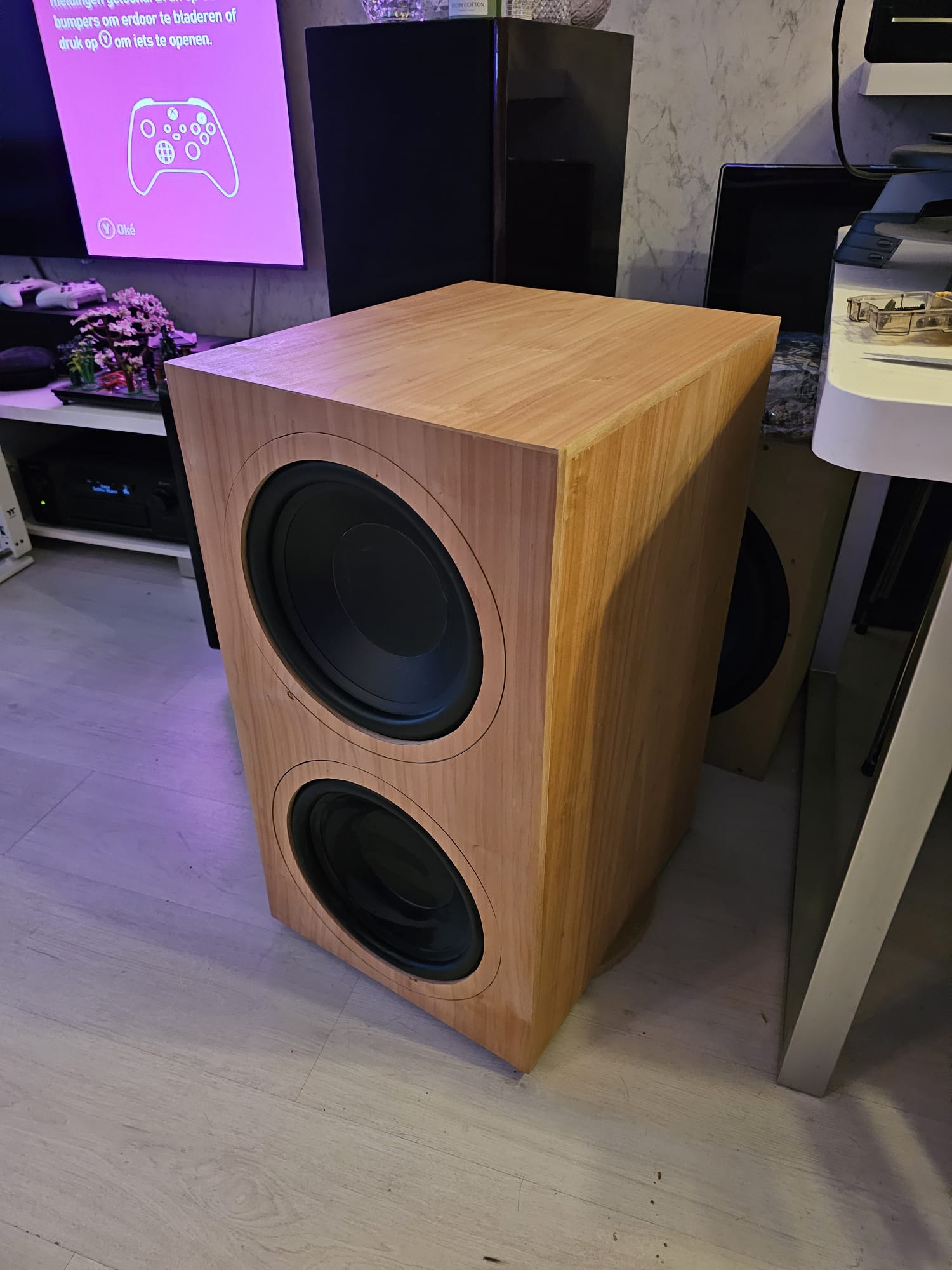 Custom subwoofer met houtafwerking