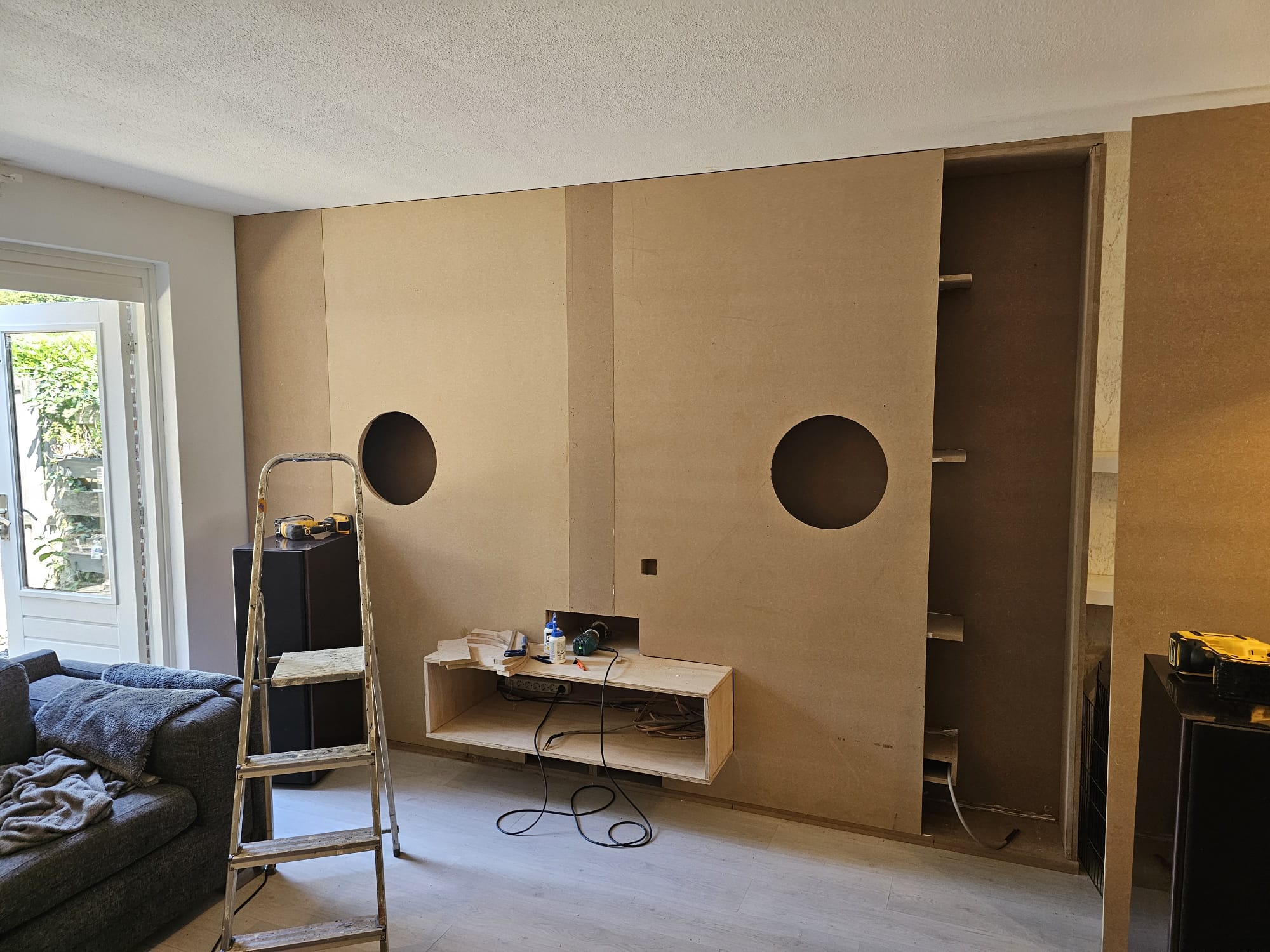 Wand tijdens afwerking